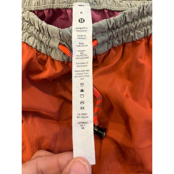 Lululemon High Rise Shorts Colorblock Evergreen Size 6 Inseam 4 1/2 Orange Pink - Picture 4 of 8